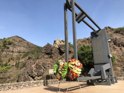 Recuerdo a la víctimas del incendio de 1984. La Gomera Recuerdo a la víctimas del incendio de 1984. La Gomera