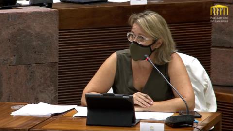 Alicia Vanoostende en Comisión Parlamentaria Alicia Vanoostende, consejera de Agricultura, Ganadería y Pesca del Gobierno de Canarias