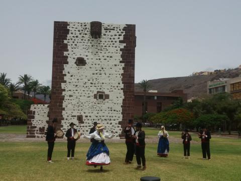 Grupo folclórico en el parque de la Torre del Conde. La Gomera