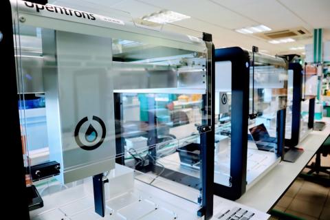 Robot para la realización de pruebas PCR. Canarias Robot para la realización de pruebas PCR. Canarias