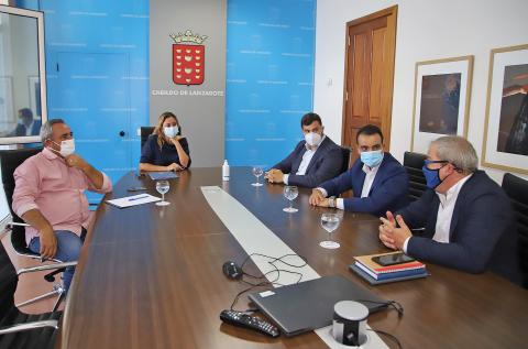 Reunión del Cabildo de Lanzarote con responsables de ATA Canarias