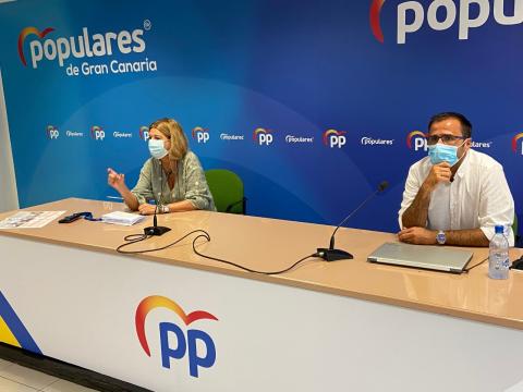 Pepa Luzardo y Ángel Sabroso, concejales del Ayuntamiento de Las Palmas de Gran Canaria Pepa Luzardo y Ángel Sabroso, concejales del Ayuntamiento de Las Palmas de Gran Canaria