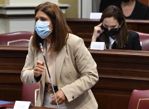 Carmen Hernández (NC) en el Parlamento de Canarias Carmen Hernández en el Parlamento de Canarias