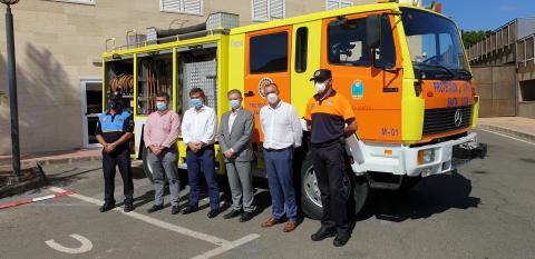 El Cabildo de Gran Canaria cede a Santa Lucía un camión de extinción de incendios El Cabildo de Gran Canaria cede al Ayuntamiento de Santa Lucía un camión de extinción de incendios