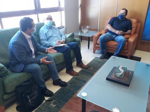 El Ayuntamiento de Arucas se reúne con el Consejero Miguel Hidalgo El Ayuntamiento de Arucas se reúne con el Consejero del Área del Sector Primario y Soberanía Alimentaria