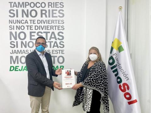 Isaac Díaz, presidente Cruz Roja Las Palmas y Davinia Domínguez, presidenta Fundación DinoSol