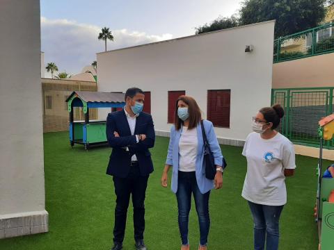 Héctor Suárez y Carmen Hernández, visitan la Escuela Infantil de La Herradura, Telde. Gran Canaria