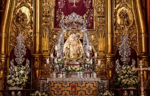 La imagen de la Virgen del Pino subió a su Camarín La imagen de la Virgen del Pino subió a su Camarín