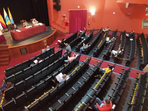 Pleno del Ayuntamiento de Guía en el Teatro Hespérides / CanariasNoticias.es