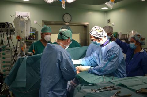 Momento de la intervención quirúrgica en el Hospital Dr. Negrín de Gran Canaria / CanariasNoticias.es Momento de la intervención quirúrgica en el Hospital Dr. Negrín de Gran Canaria / CanariasNoticias.es