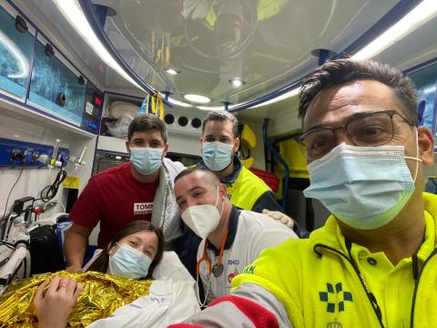 Personal del SUC en la ambulancia junto a la madre y la recién nacida / CanariasNoticias.es Personal del SUC en la ambulancia junto a la madre y la recién nacida / CanariasNoticias.es