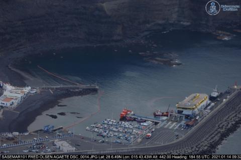 Vertido de gasoil en el puerto de Agaete / CanariasNoticias.es