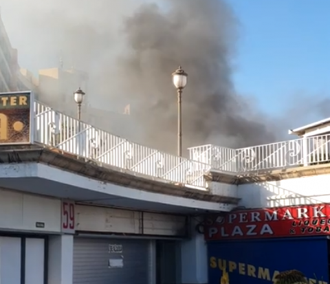 Incendio en el Centro Comercial Plaza en Playa del Inglés/ canariasnoticias Incendio en el Centro Comercial Plaza en Playa del Inglés/ canariasnoticias