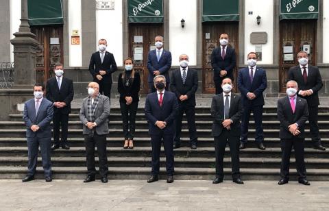 Román Rodríguez con los alcaldes de Gran Canaria / CanariasNoticias.es Román Rodríguez con los alcaldes de Gran Canaria / CanariasNoticias.es