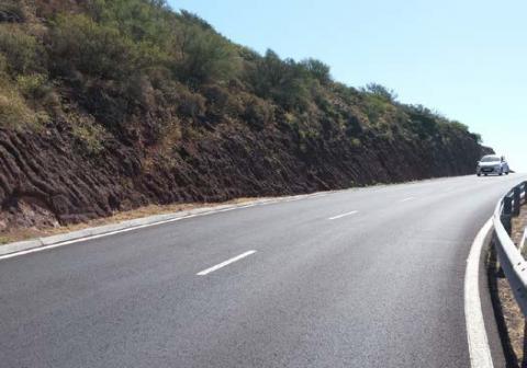 Carretera entre Paredes, Alajeró y el aeropuerto de La Gomera/ canariasnoticias.es Carretera entre Paredes, Alajeró y el aeropuerto de La Gomera/ canariasnoticias.es