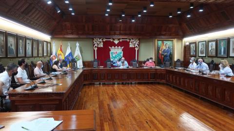 Reunión con el sector del taxi en Puerto de la Cruz (Tenerife) / CanariasNoticias.es Sector del taxi en Puerto de la Cruz (Tenerife) / CanariasNoticias.es