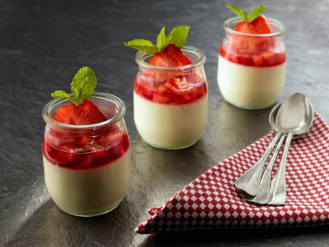 Panna Cotta de limón y fresas de Melvin by Martín Berasategui