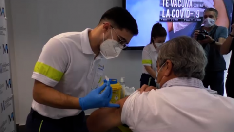 Vacunación contra COVID-19 en el Colegio de Médicos de Las Palmas / CanariasNoticias.es