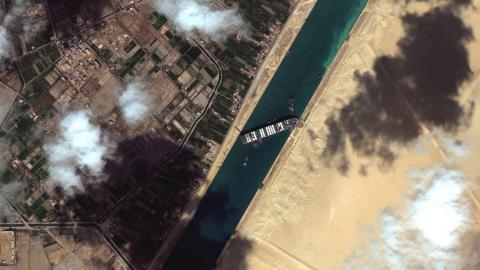 El MV Ever Given encallado en el Canal de Suez