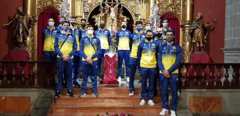El CV Guaguas ofrece el título de la Copa del Rey a la Virgen del Pino / CanariasNoticias.es El CV Guaguas ofrece el título de la Copa del Rey a la Virgen del Pino / CanariasNoticias.es