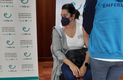 Vacunación contra Covid-19 de fisioterapeuta colegiada / CanariasNoticias.es
