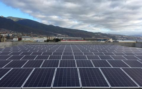 Placas de energía fotovoltaica en Canarias / CanariasNoticias.es Placas de energía fotovoltaica en Canarias / CanariasNoticias.es
