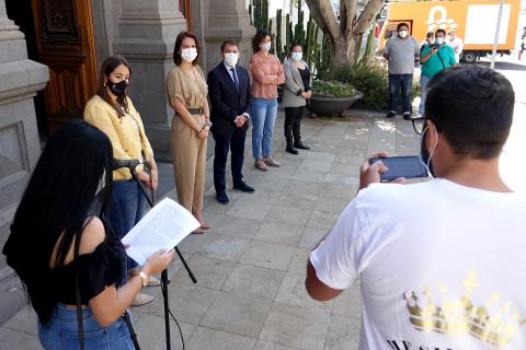 Lectura del manifiesto con motivo del Día Internacional del Pueblo Gitano en SC Tenerife / CanariasNoticias.es Lectura del manifiesto con motivo del Día Internacional del Pueblo Gitano en SC Tenerife / CanariasNoticias.es