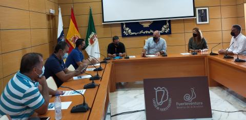 Convenio del Cabildo de Fuerteventura con las Cofradías de pescadores / CanraiasNoticia.es Convenio del Cabildo de Fuerteventura con las Cofradías de pescadores / CanraiasNoticia.es