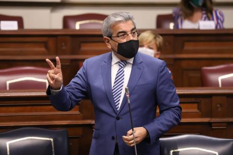 Román Rodríguez en el Parlamento de Canarias / CanariasNoticias.es