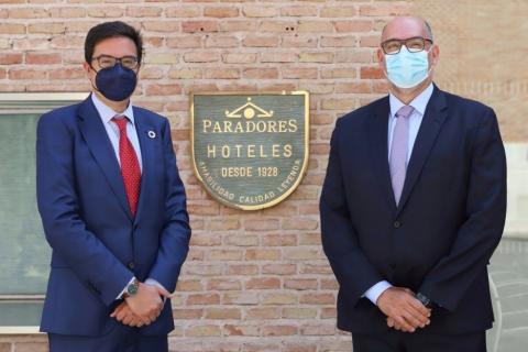 Óscar López-Águeda, presidente CEO de Paradores de España (izda.) junto a Emilio Gayo, presidente de Telefónica España / CanariasNoticias.es Óscar López-Águeda, presidente CEO de Paradores de España (izda.) junto a Emilio Gayo, presidente de Telefónica España / CanariasNoticias.es