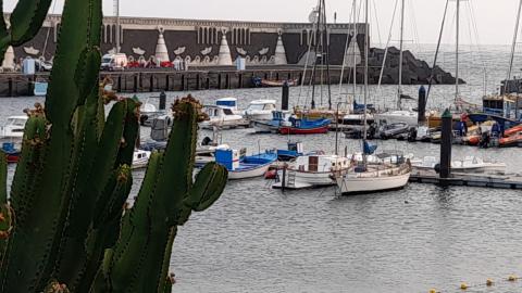 Patera en el muelle de La Restinga. El Hierro/ canariasnoticias Patera en el muelle de La Restinga. El Hierro/ canariasnoticias