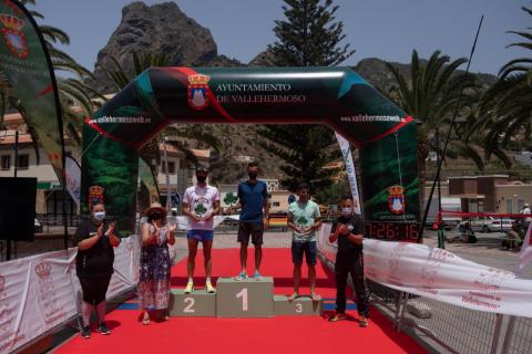 Cristofer Clemente y Luz María Martín ganadores de la Trebol Trail de Vallehermoso