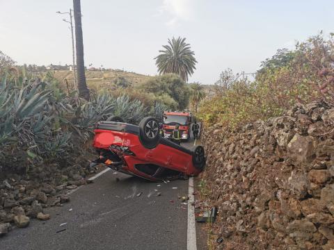 Vuelco en la Carretera de Los Lirios. Bandama/ canariasnoticias Vuelco en la Carretera de Los Lirios. Bandama/ canariasnoticias