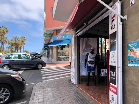 Campaña ‘Mójate por el Comercio Local’ en Guía de Isora (Tenerife) / CanariasNoticias.es Campaña ‘Mójate por el Comercio Local’ en Guía de Isora (Tenerife) / CanariasNoticias.es