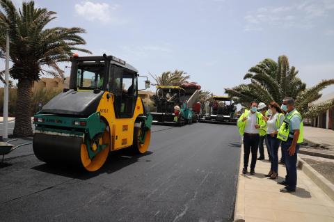 Reasfalto de la Avenida de Las Palmeras en Costa Teguise (Lanzarote) / CanariasNoticias.es