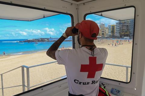 Cruz Roja en playas de Canarias