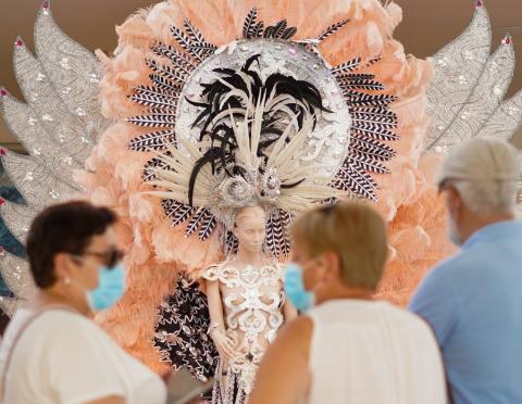 Exposición del carnaval en el Centro Comercial Martiánez Exposición del carnaval en el Centro Comercial Martiánez