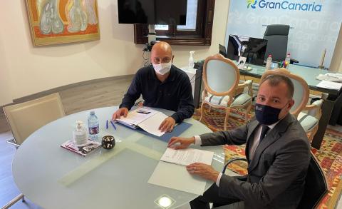 Teodoro Sosa con el consejero de Turismo del Cabildo de Gran Canaria / CanariasNoticias.es Teodoro Sosa con el consejero de Turismo del Cabildo de Gran Canaria / CanariasNoticias.es