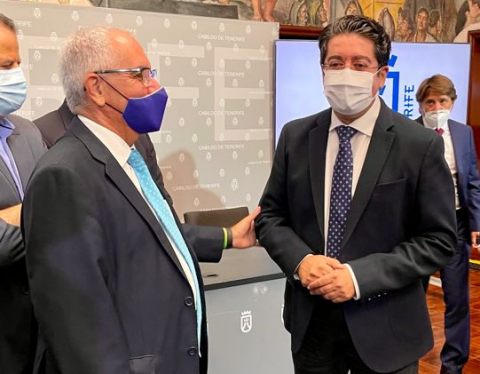 Óscar Izquierdo, presidente de FEPECO con Pedro Martín, presidente del Cabildo de Tenerife / CanariasNoticias.es Óscar Izquierdo, presidente de FEPECO con Pedro Martín, presidente del Cabildo de Tenerife / CanariasNoticias.es