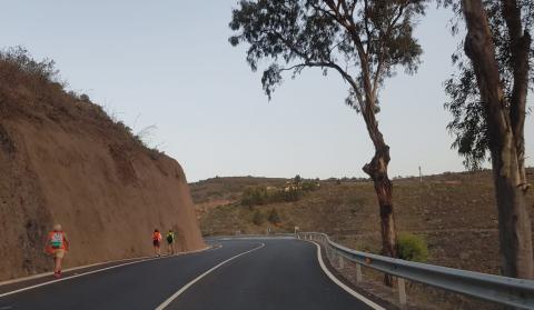 Peregrinos en la carretera de Teror (Gran Canaria) / CanariasNoticias.es