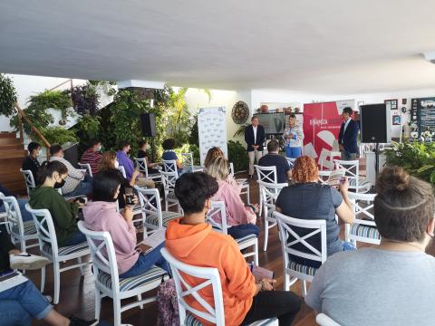 Programa Dinamiza Empleo y Emprendimiento de Fundación CajaCanarias llega a El Hierro / CanariasNoticias.es Programa Dinamiza Empleo y Emprendimiento de Fundación CajaCanarias llega a El Hierro / CanariasNoticias.es