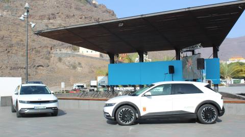 Muestra de vehículos eléctricos en el Parque de la Torre del Conde (La Gomera) / CanariasNoticias.es