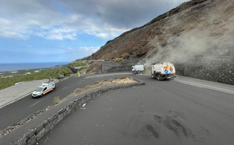 Vehículos del Cabildo de Gran Canaria limpiando las vías de La Palma / CanariasNoticias.es Vehículos del Cabildo de Gran Canaria limpiando las vías de La Palma / CanariasNoticias.es