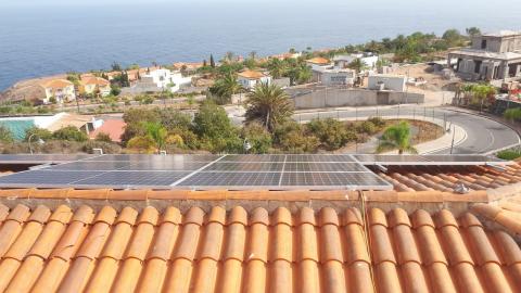 Placas de energía fotovoltaica en La Gomera / CanariasNoticias.es