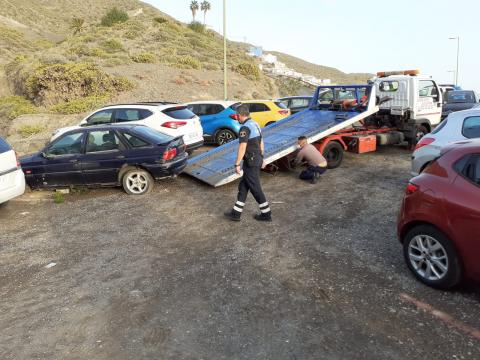 Retirada de coches abandonados. Las palmas de Gran Canaria/ canariasnoticias.es