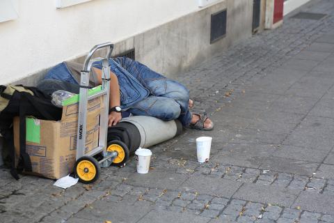 Hombre sin hogar