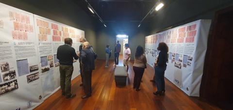 Visita del socio nº 1 del CD Tenerife visita la exposición "DNI Blanquiazul" / CanariasNoticias.es Visita del socio nº 1 del CD Tenerife visita la exposición "DNI Blanquiazul" / CanariasNoticias.es