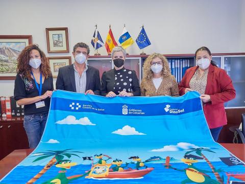 Fundación DinoSol dona mantas infantiles para los hospitales públicos de Canarias Fundación DinoSol dona mantas infantiles para los hospitales públicos de Canarias