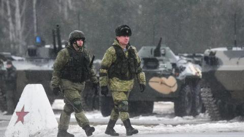 Soldados rusos de maniobras