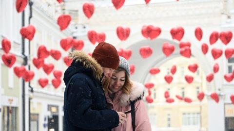 Pareja en Moscú / Grigory Sysoev (Sputnik) pareja en el centro de Moscú